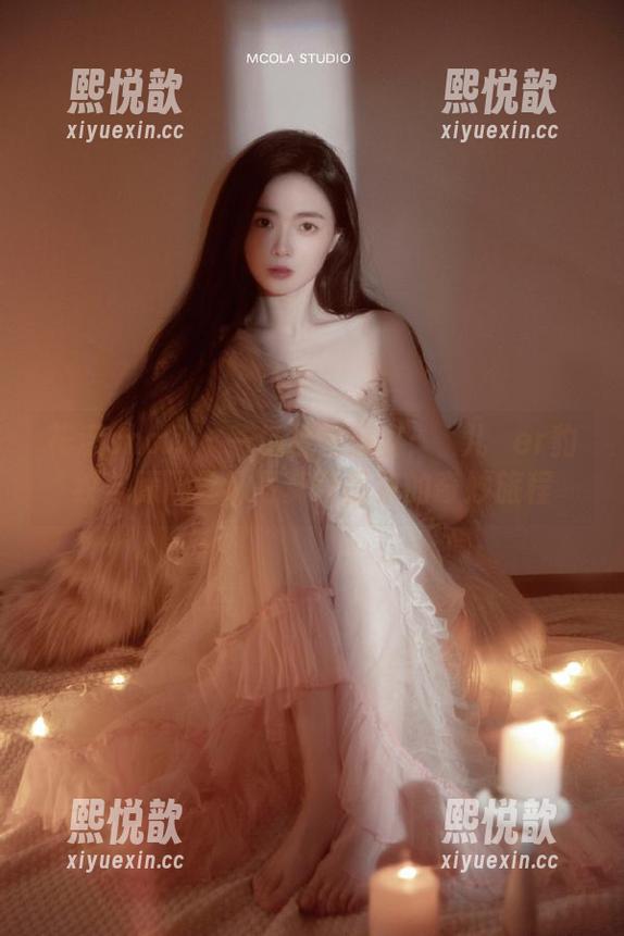 花漾show - 一场视觉盛宴：玥儿玥er豹纹与朦胧丝袜写真作品集的奇妙旅程