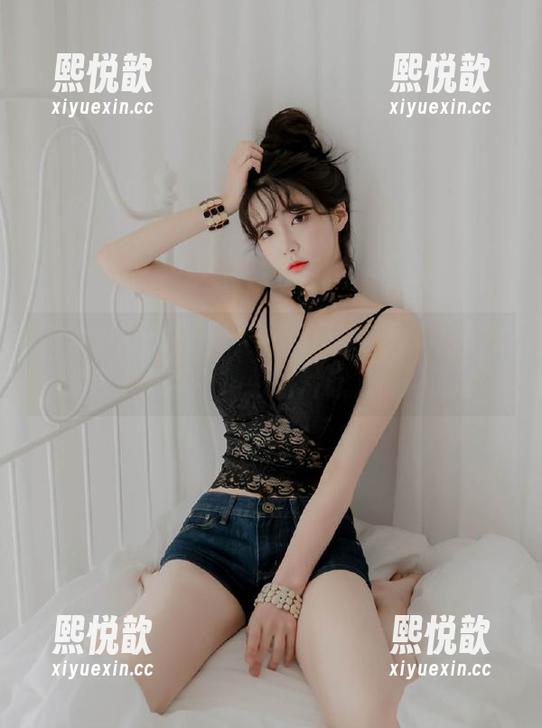 花漾show - 玥儿玥er的写真艺术之旅，黑色主题下的精彩图片让人惊艳无比