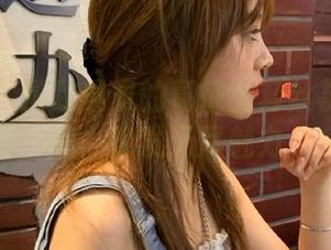 微密圈 – 精致典雅的葛征全套丝袜制服写真，焕发无尽魅力