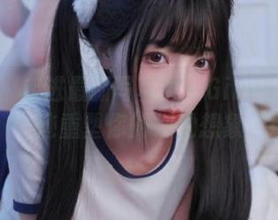 蜜桃社 – 走进最新写真界：Gina的纯白奇迹重塑你的视觉想象
