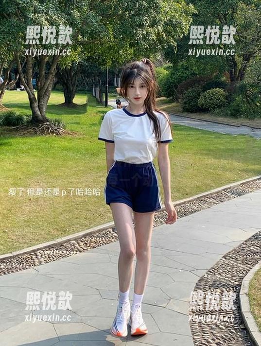 蜜桃社 - Rola套装作品：定制你的时尚旅程，捕捉每一个动人的瞬间