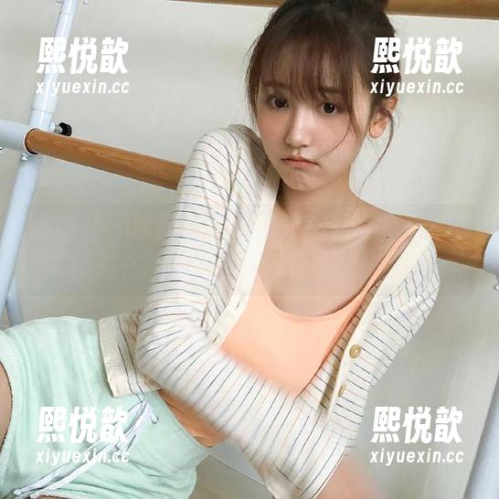 蜜桃社 - 冰露高清裸足写真集：每一张原图都在述说着大胆与优雅的故事！