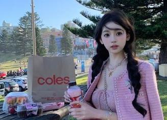 蜜桃社 – 结衣女神教你如何自嘲：美图合集里藏有笑点