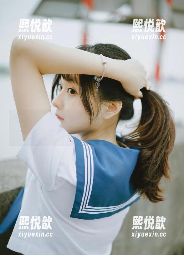 蜜桃社 - 从图库里走出的许思铭，裸足写真分享‘脚’步声响！