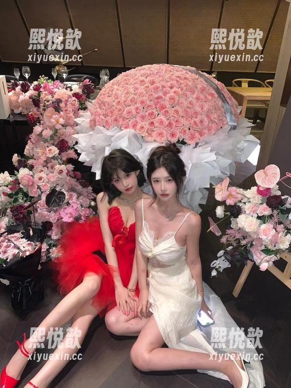 袜啵啵-稚予 袜啵啵 - 精选华丽稚予白裙图集:跟随她的步伐,感受浪漫与时尚并存的美感