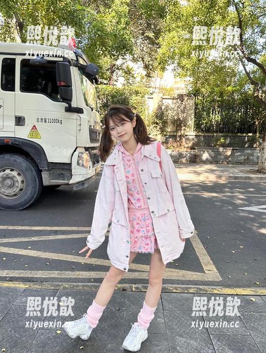 跟随袜小喵的步伐，畅游腿仙打架合集图册，捕捉每一瞬间的美丽