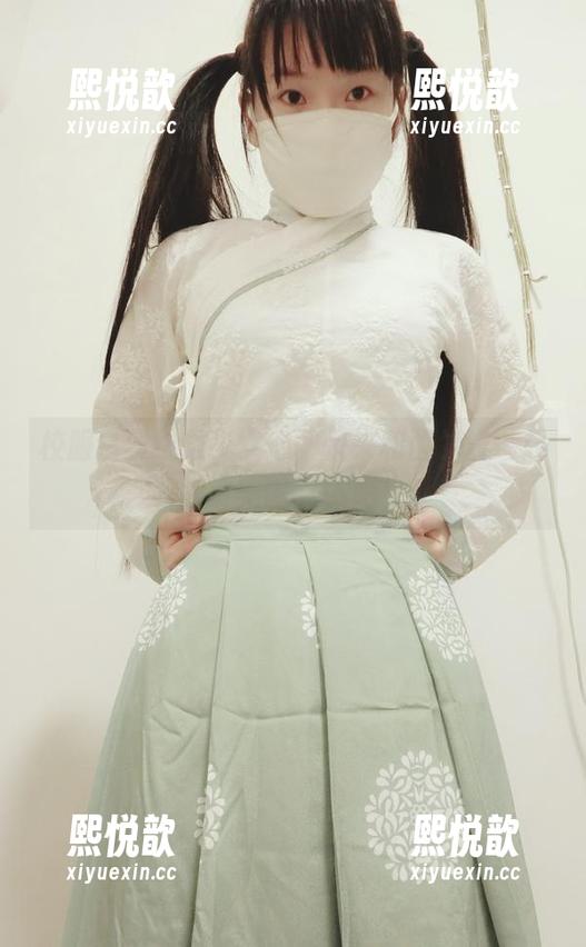 西尔酱 校服白丝绽放少女心,快来和西尔酱一起欣赏美图COS吧!