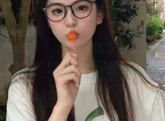 觅芙少女 – 玥玥私拍写真专辑：探索透明之美，感受内心深处的真实