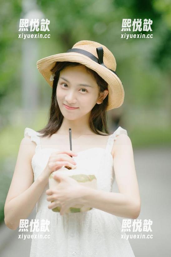 语画界 - 小沫琳制服美图大放送，私房写真之美令人惊艳