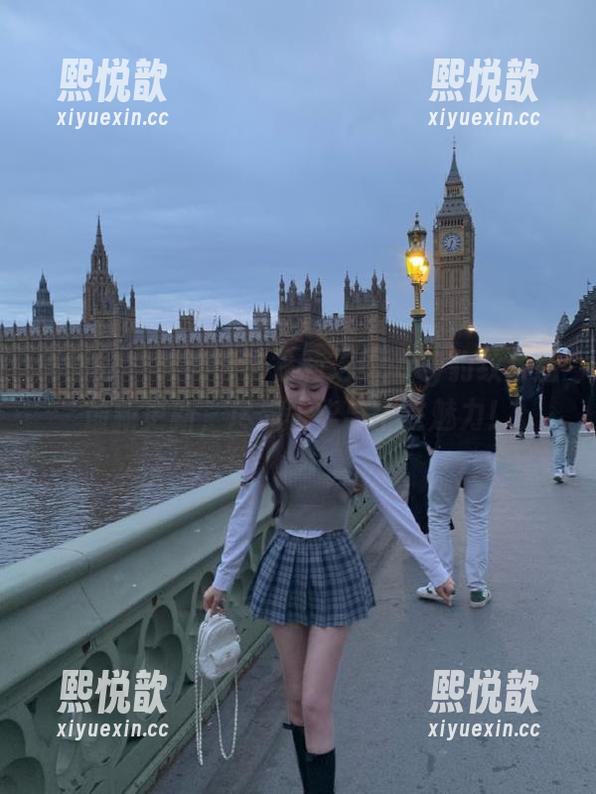 语画界 - 时尚博主徐莉芝Booty豹纹套图最新更新，尽显奢华与个性魅力！