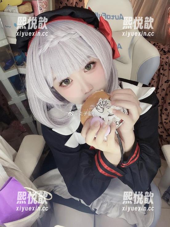 收录贞子蜜桃定制校服图集，感受不一样的校园风格