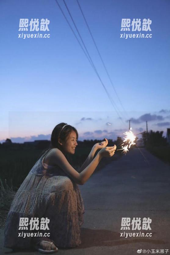微密圈 - 轩子巨2兔的奶牛写真图册，展现自然与纯真的视觉盛宴