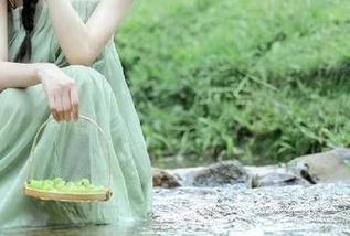 微密圈 – 细看轩子巨2兔的白裙美图，照片中那些小心机真是别具一格啊！