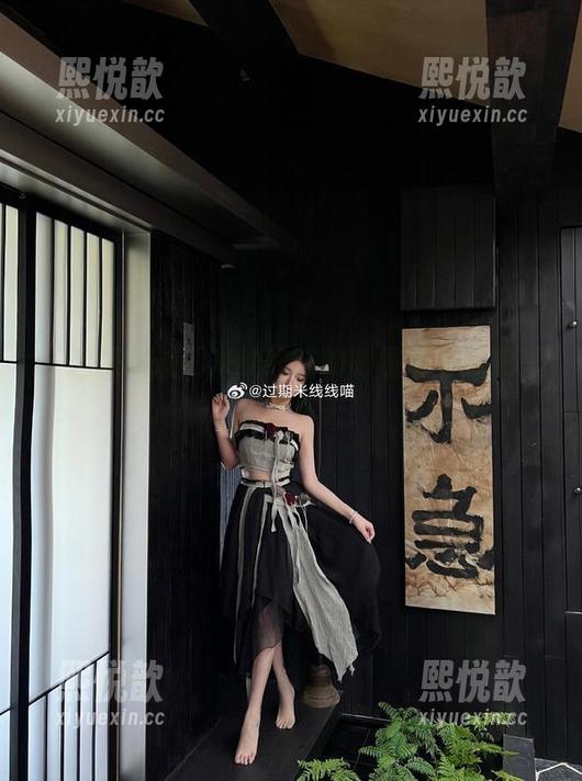 过期米线线喵 一起探秘过期米线线喵的眼镜写真,精彩原图等你来!
