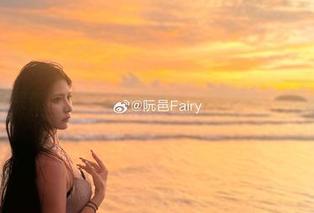 高清在线探索阮邑Fairy的油亮系列,让美丽触手可及