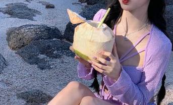 雅拉伊 – 俞青青棉袜写真风格多变,十组精选套图展现不一样的美丽!