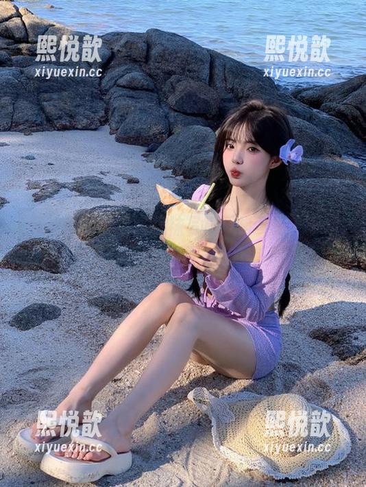 雅拉伊 - 俞青青棉袜写真风格多变，十组精选套图展现不一样的美丽！
