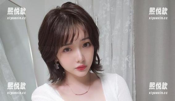 感受雯妹不讲道理的猫娘魅力：精美写真作品图集让你心动不已
