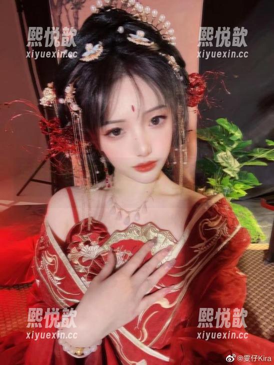 走进雯妹不讲道理的白丝世界：美图作品展示她的无限风情