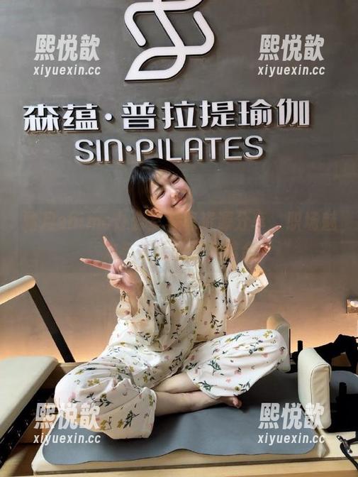 霜月shimo办公室写真资源分享，职场魅力与生活的完美结合