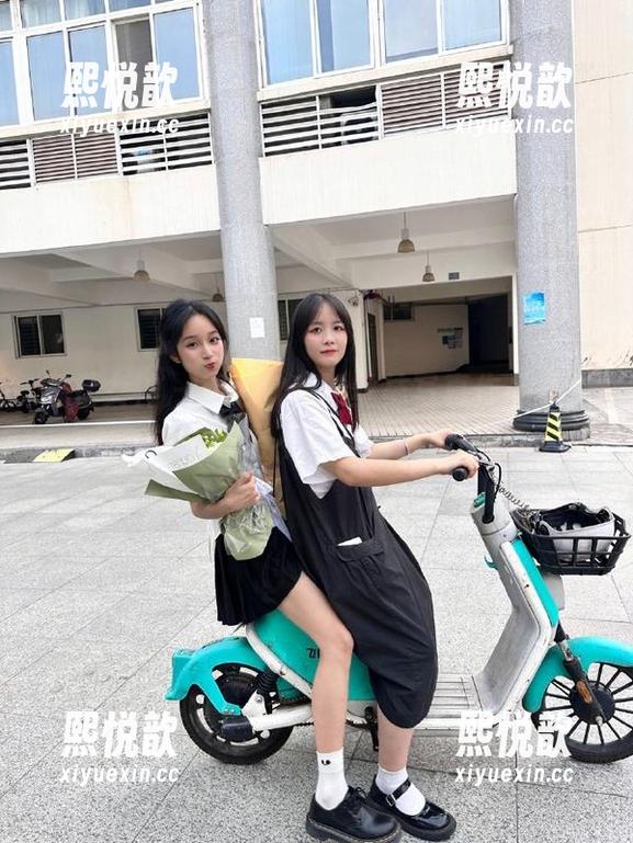 青丘女神 - 探秘秋秋的丝袜写真作品集，让你领略不一样的魅力！
