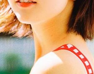 青豆客 – 梁莹Sugar的温柔时光：高清写真作品中的梦幻与柔美