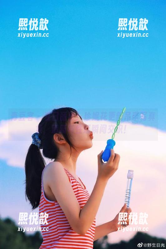 青豆客 - 夏日丽影！珍妮花更新吊带写真集，清新与性感瞬间交织！