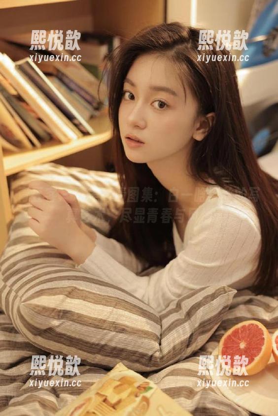 青豆客 - 精美高清图集：白一晗黑丝的写真艺术，尽显青春与风情