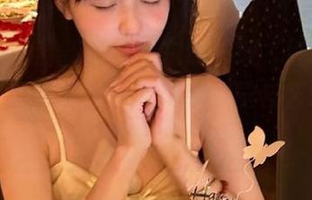 青豆客 – 清新脱俗！在线获取“纯小希奶牛”这组写真资源，尽享视觉与艺术的双重享受。