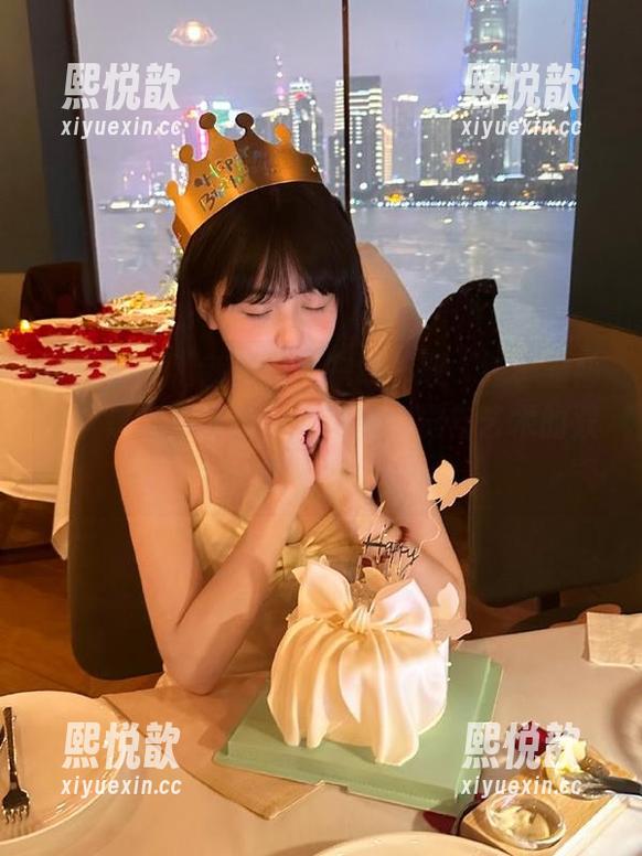 青豆客 - 清新脱俗！在线获取“纯小希奶牛”这组写真资源，尽享视觉与艺术的双重享受。