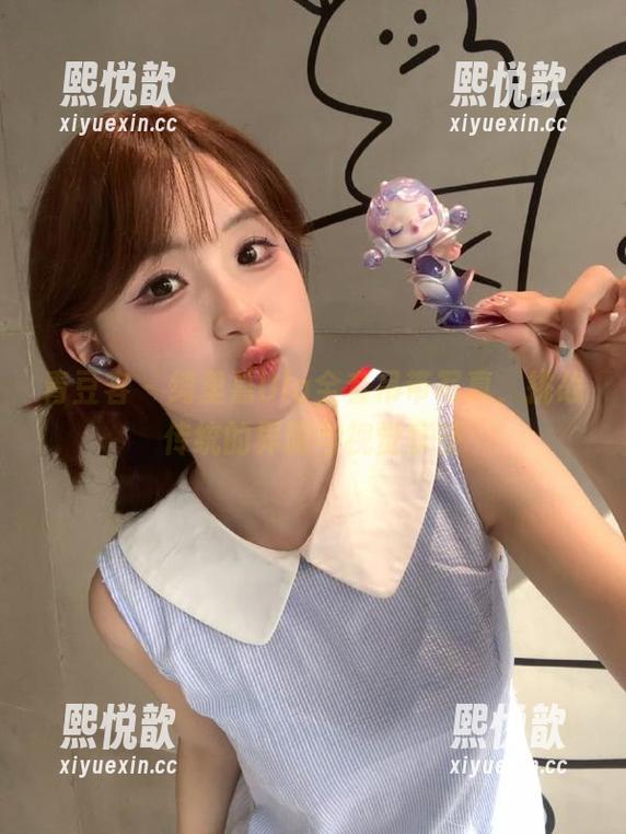 青豆客 - 绮里嘉Ula全套吊带写真，挑战传统的界限与视觉享受