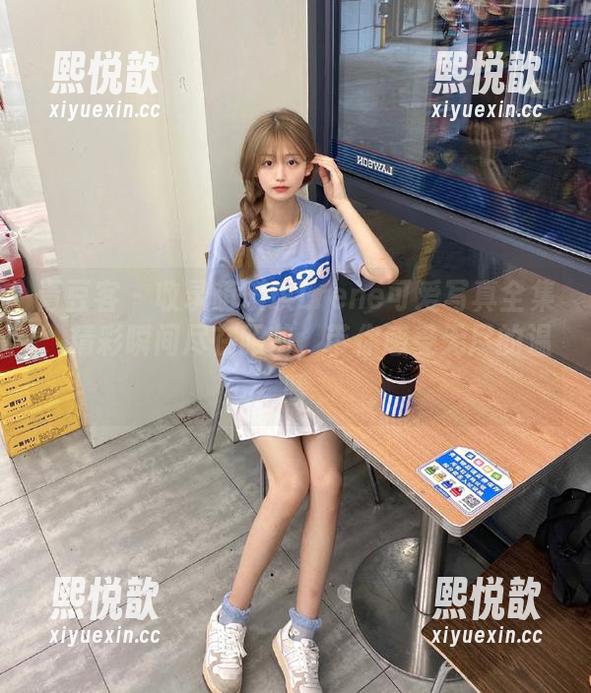 青豆客 - 收录萌琪琪Lrene可爱写真全集，精彩瞬间尽在眼前，带你感受无尽的温暖