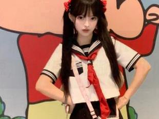 青豆客 – 精美黄歆苑chobits泳池写真图片资源，带你感受清澈水面下的魅力