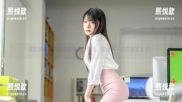 香草喵露露 体验香草喵露露的在线秘书美图,感受不一样的视觉享受!