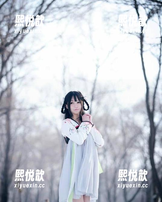 魔物喵nigisa的灰丝写真：一组美图让你瞬间陷入‘我也想买一条灰丝’的狂想中！