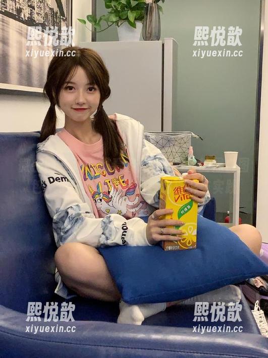 黎允熙baby 微密圈 - 深入观看黎允熙baby的黑白图包,领略她对光影的独到理解与实践