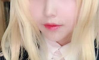黛色与亮白的交织:黑白御猫的套装美学图集分享